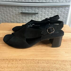 Munro Laine Black Nubuck Sandal 10.5 M
